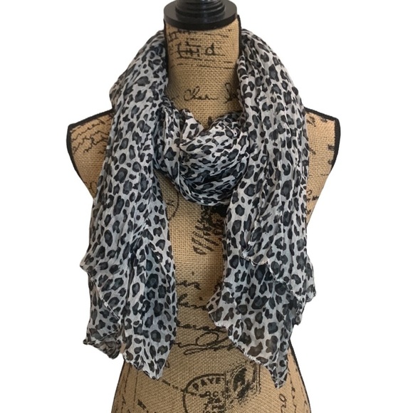 Animal Print‎ Gray and Black Scarf Wrap - Picture 1 of 5